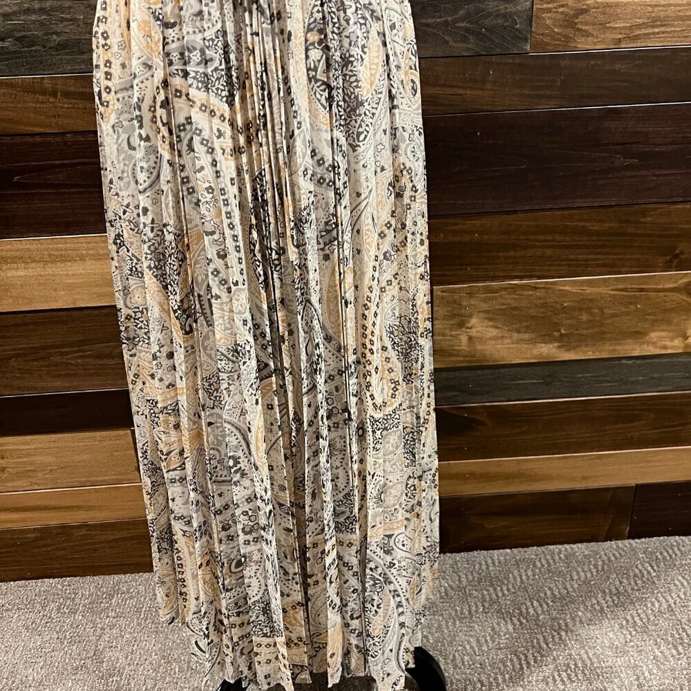 NWT Ann Taylor Shimmer Paisley Chain Pleated Sleeveless Halter Dress, Size Large - Picture 4 of 13